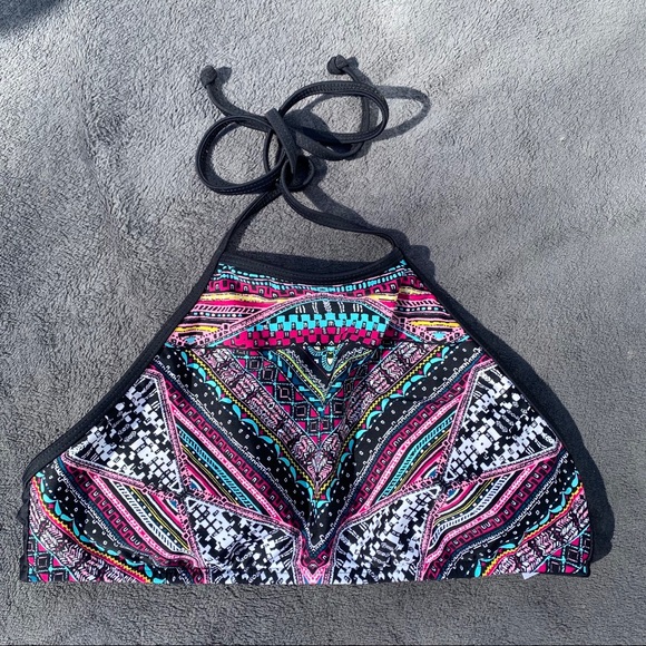 High neck bikini with complimenting bottoms - Picture 8 of 8